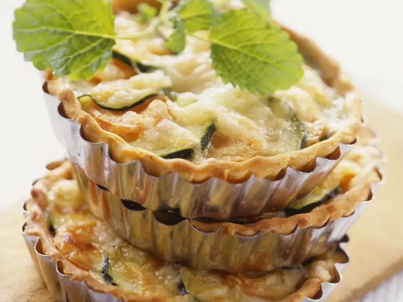 Kleine Zucchini-Möhren-Törtchen