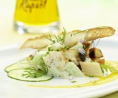 Brotsalat mit Forelle und Kapernrapsölmajonäse
