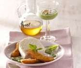 Milchreismousse mit gebackenen Minibananen und Minz-Pesto