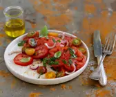 Tomatensalat mit Essig-Öl-Dressing