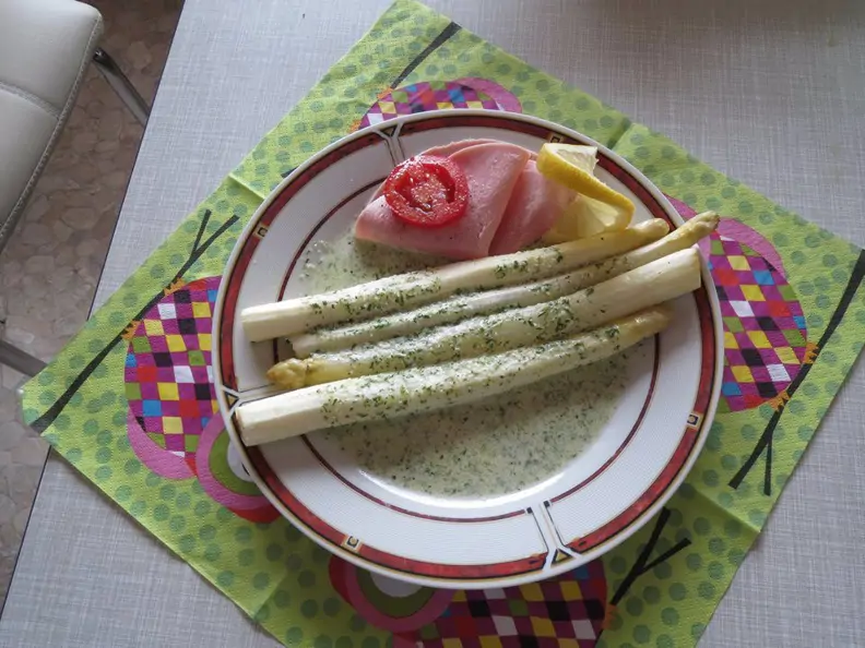Ofen-Spargel mit Kräutersahne