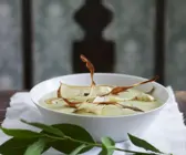Cremige Kartoffelsuppe mit knusprigen Gemüsestreifen