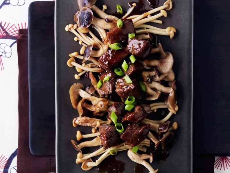 Teriyaki-Rindfleisch mit Pilzen