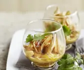 Hühnchen mit Sojasprossen, Kokosmilch und großem asiatischem Rettich (Daikon)