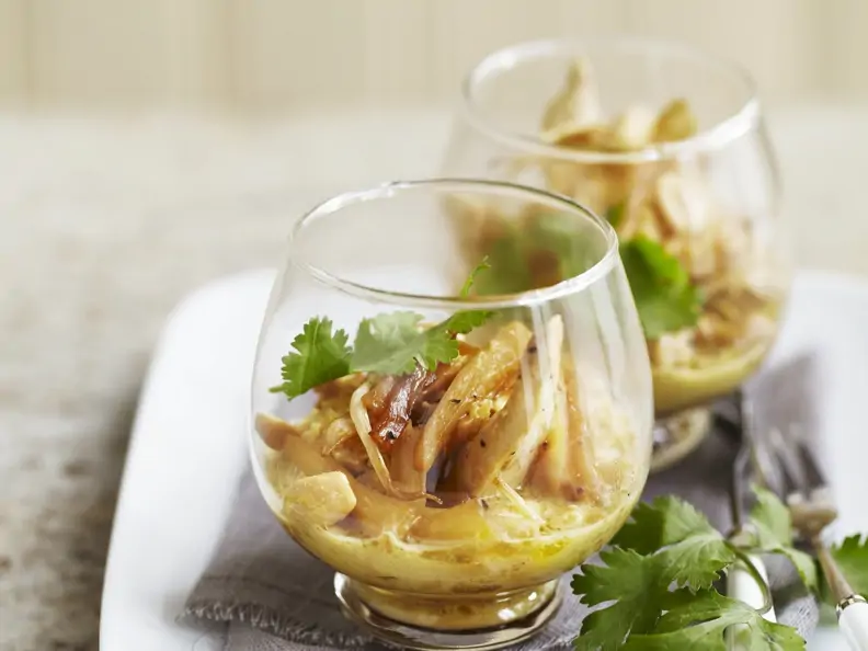 Hühnchen mit Sojasprossen, Kokosmilch und großem asiatischem Rettich (Daikon)