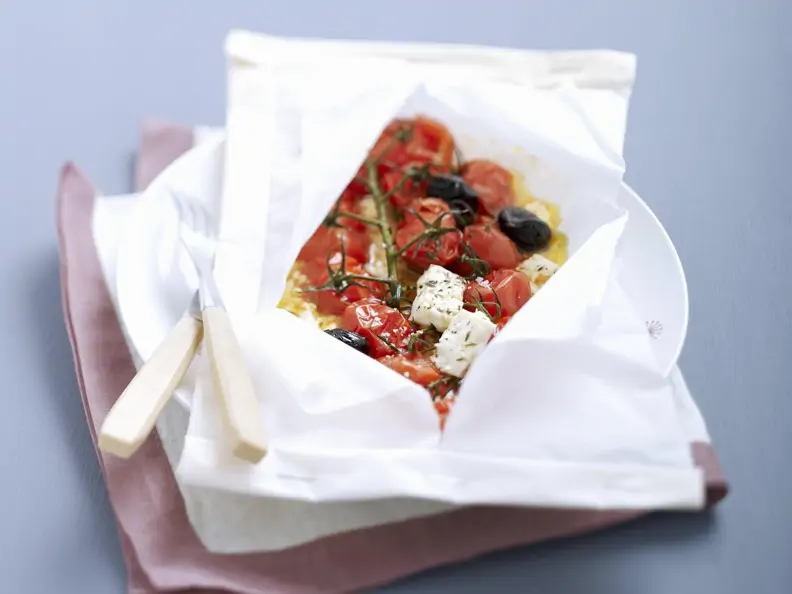 Geschmorte Tomaten mit Feta und Oliven