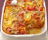 Zucchini-Tomaten-Lasagne mit Sonnenblumenkernen