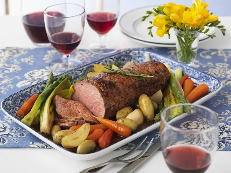 Braten vom Kalb mit buntem Gemüse