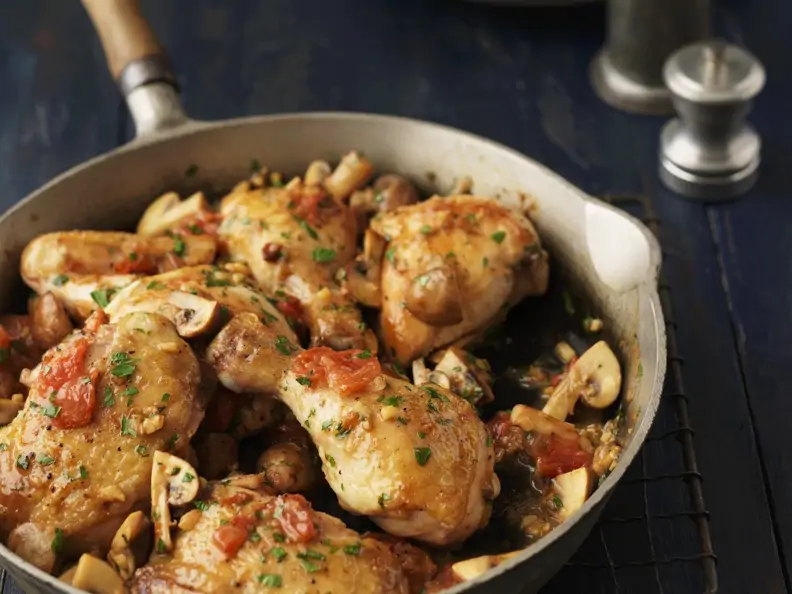 Hähnchenpfanne mit Tomaten und Champignons