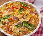 Nudel-Würstchen-Gratin mit Erbsen