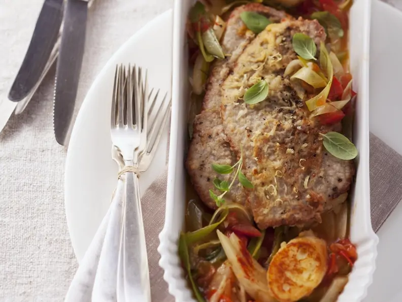 Kalbsschnitzel mit Grießschnitten und Gemüse