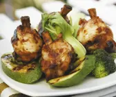 Hähnchenkeulen in Marinade nach asiatischer Art mit Pak Choi