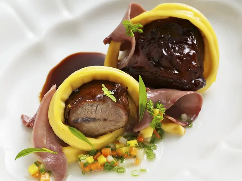 Lamm mit Zunge und gerollter Pasta