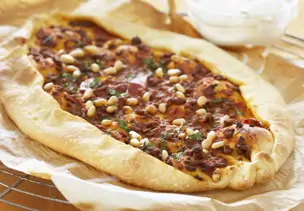 Pizza auf Türkische Art (Lahmacun)