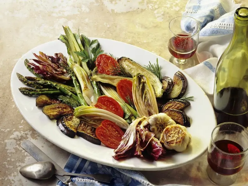 Antipasti aus gebratenem Gemüse
