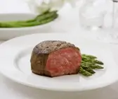 Rinderfilet mit Pfeffer grünem Spargel