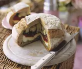 Brot mit Antipasti-Füllung