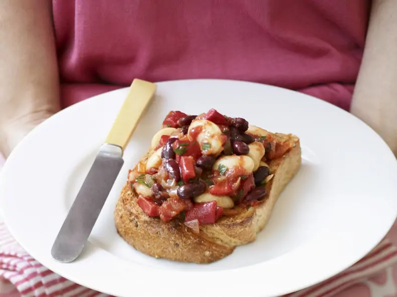 Toast mit Smokey Beans