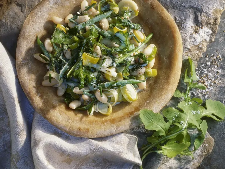 Cannellini-Bohnen mit Porree und Rucola