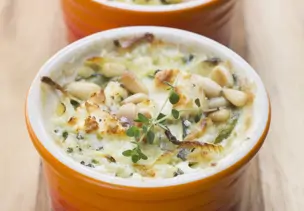 Fischauflauf mit Pinienkernen