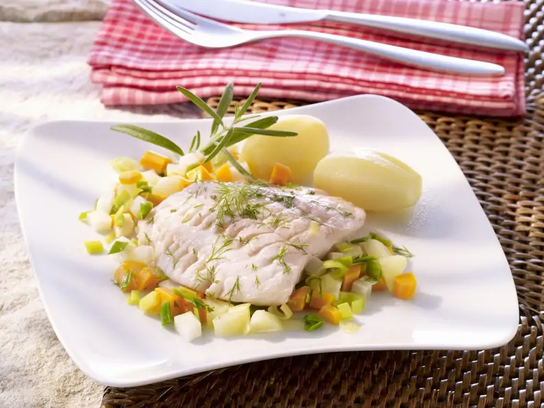 Rotbarschfilet mit Gemüse