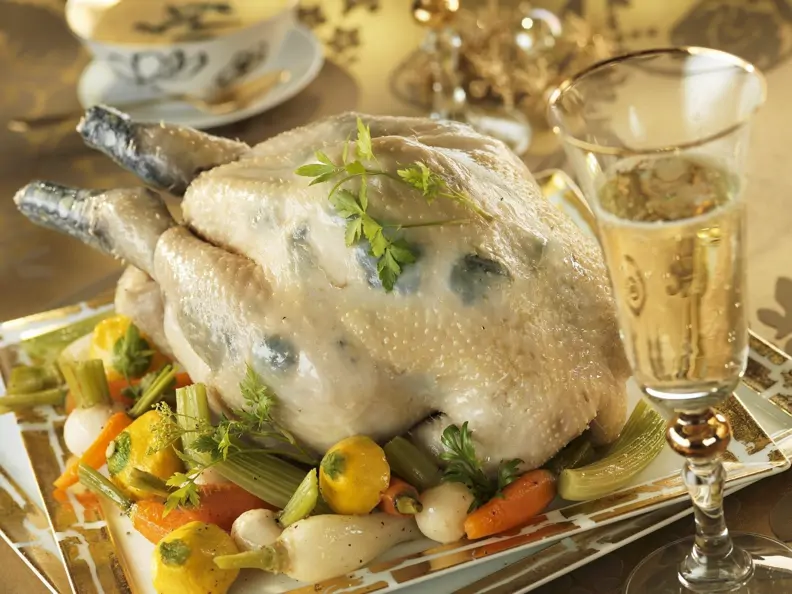 Geschmortes Perlhuhn mit Gemüse