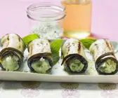 Gegrillte Auberginenröllchen mit Basilikumcreme