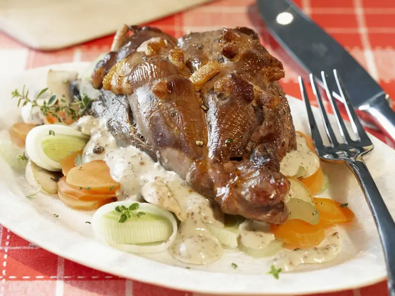Hasenbraten mit Gemüse-Sahne-Sauce