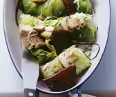 Spitzkohlpäckchen mit Tafelspitz und roter Bete