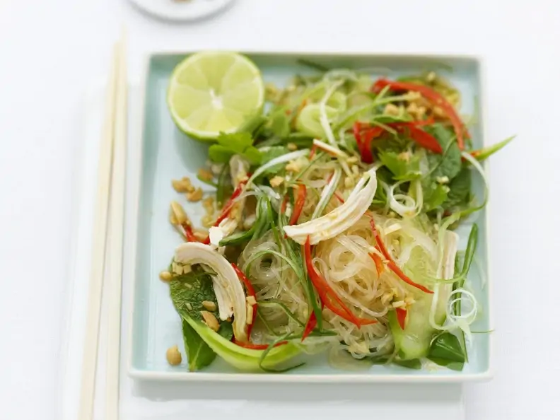 Glasnudelsalat mit Hähnchen