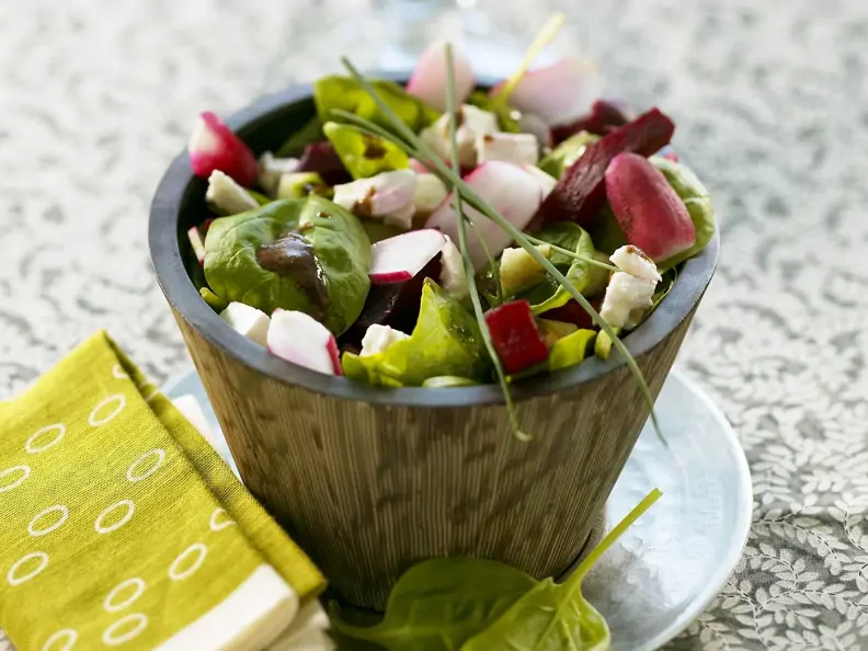Bunter Salat mit Spinat
