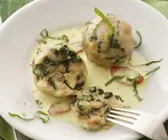 Spinatknödel mit cremiger Soße