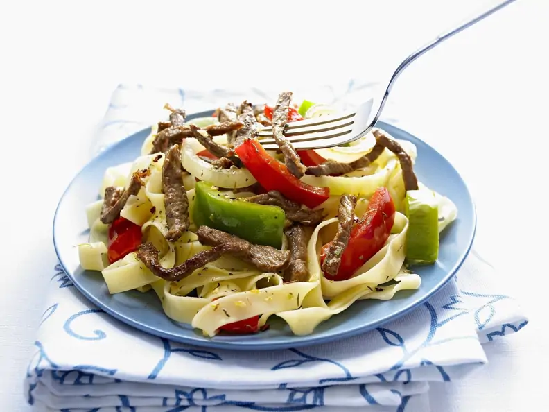 Pasta mit Rindfleisch und Paprika