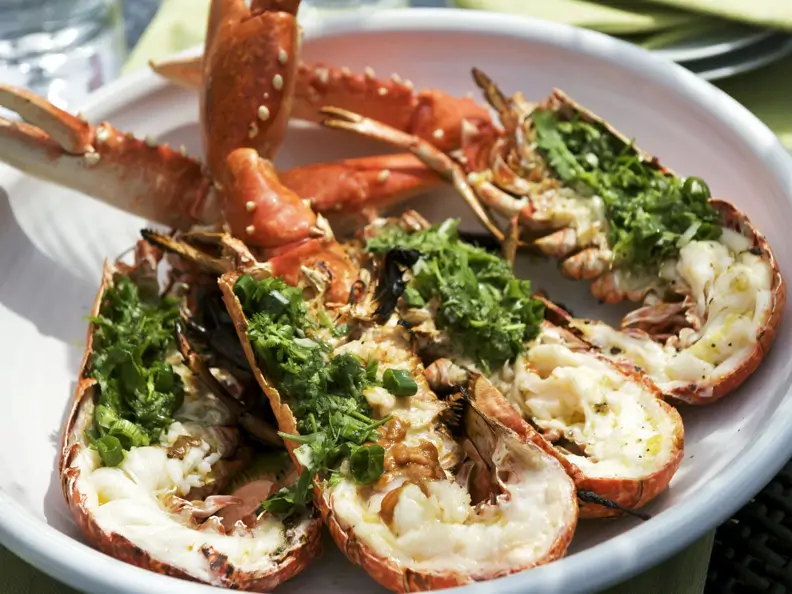Gegrillte Hummer mit Kräutern