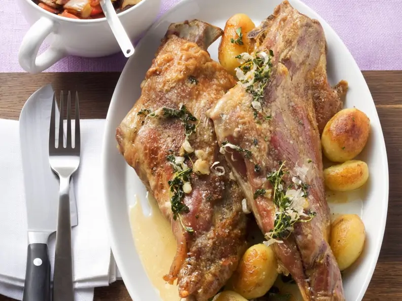 Zickleinbraten mit Kartoffeln