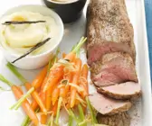 Filet vom Kalb an Cognacsoße und Kardamon-Karotten