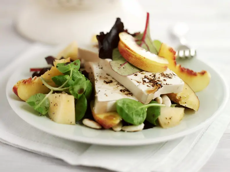 Salat mit Pfirsich