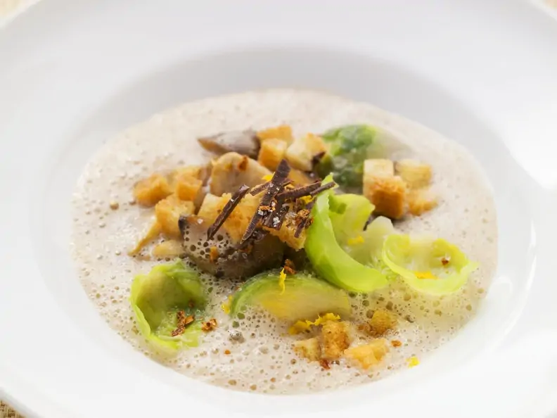 Kastaniensuppe mit Rosenkohl