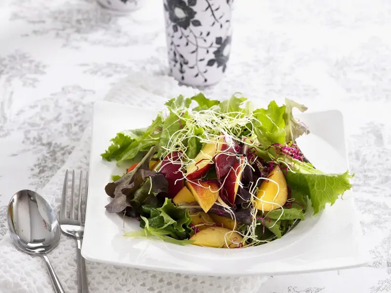 Salat mit Nektarinen