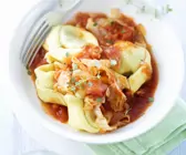 Gefüllte Nudeln mit Kraut und Thymian