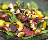 Salat mit Roter Bete und Halloumi