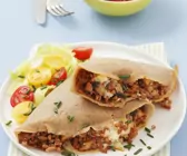 Zarte Buchweizenpfannkuchen mit Champignons und Hackfleisch
