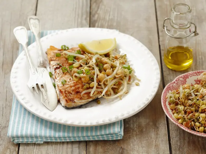 Lachsfilet mit Sprossen