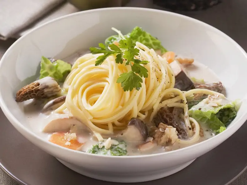 Pasta mit Morchel-Walnuss-Soße