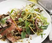 Thai-Salat mit Rindfleisch