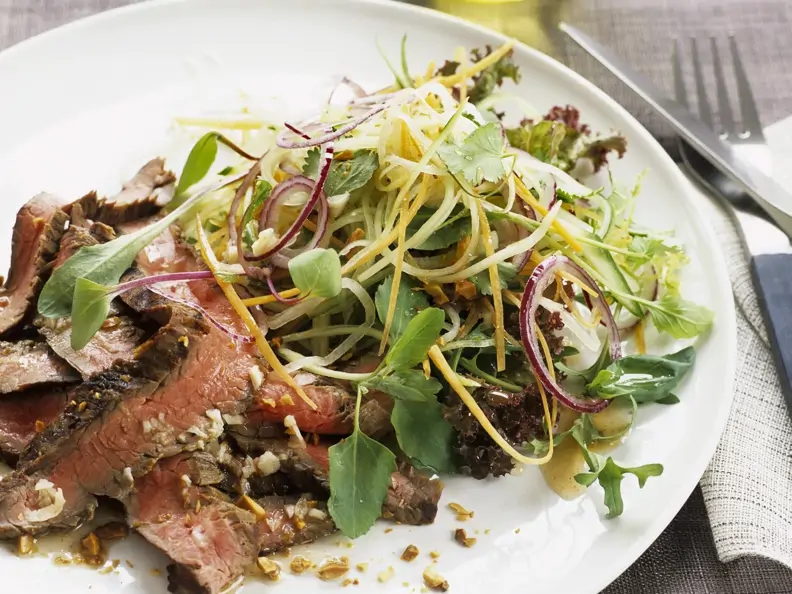 Thai-Salat mit Rindfleisch