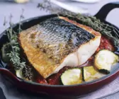Wolfsbarschfilet auf mediterrane Art