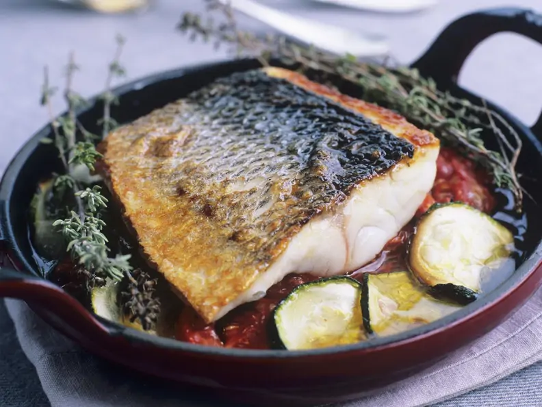 Wolfsbarschfilet auf mediterrane Art