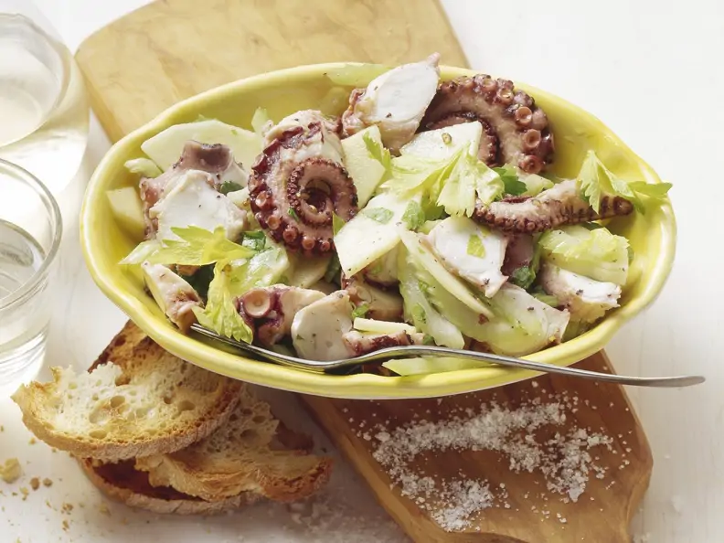 Oktopus-Apfel-Salat mit Sellerie