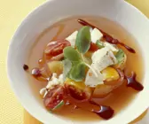 Tomatensuppe mit Mozzarella di Bufala Campana
